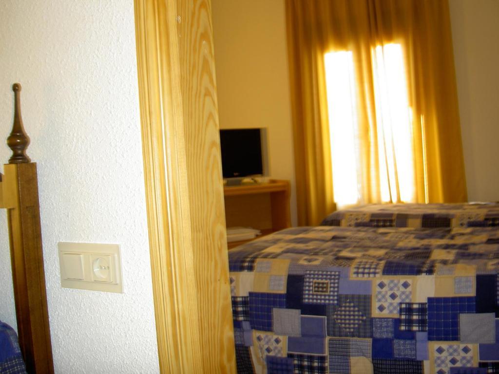Hotel Alvarez Tuéjar Δωμάτιο φωτογραφία
